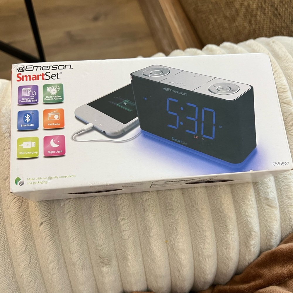NIB Emerson SmartSet Blue Tooth Digital Alarm Clock